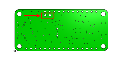 上圖的範例顯示經編輯的電路板區域，其中有在 Onshape 中建構的額外鑽孔 (以紅色輪廓線框出)